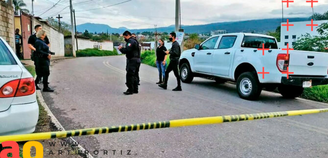 Trabajadores del Panteón en Ayala fueron los que encontraron el cuerpo calcinado de un hombre.