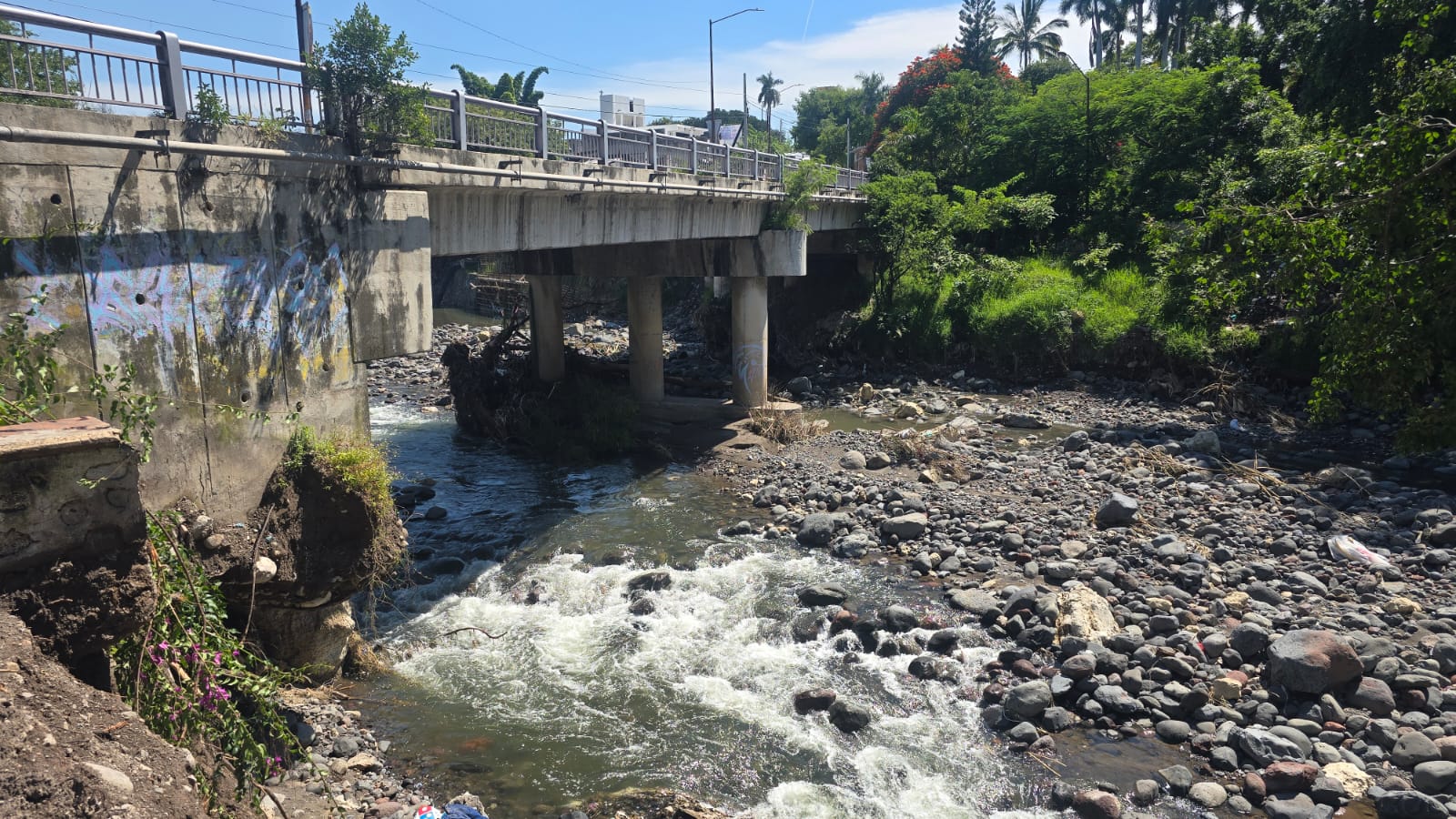 AUTORIDADES SUPERVISAN PUENTE SOLIDARIDAD DE CUAUTLA