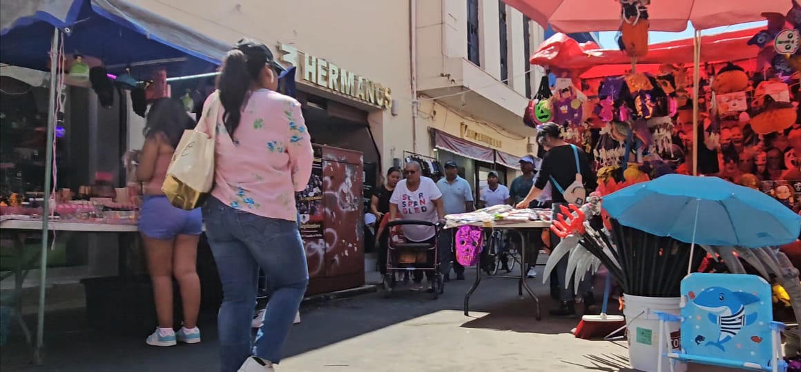 REGRESAN VENDEDORES AMBULANTES A LA PLAZA DEL ZÓCALO DE CUAUTLA