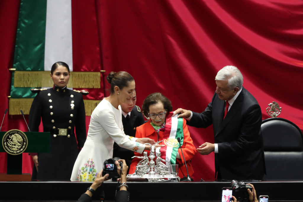 Ifigenia Martínez en la toma de Protesta de Claudia Sheinbaum