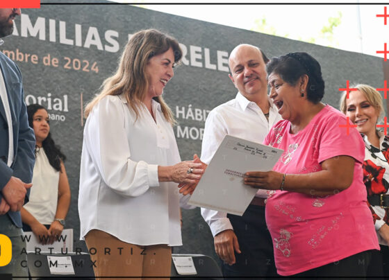 Margarita González Saravia entrega 650 escrituras públicas en Morelos