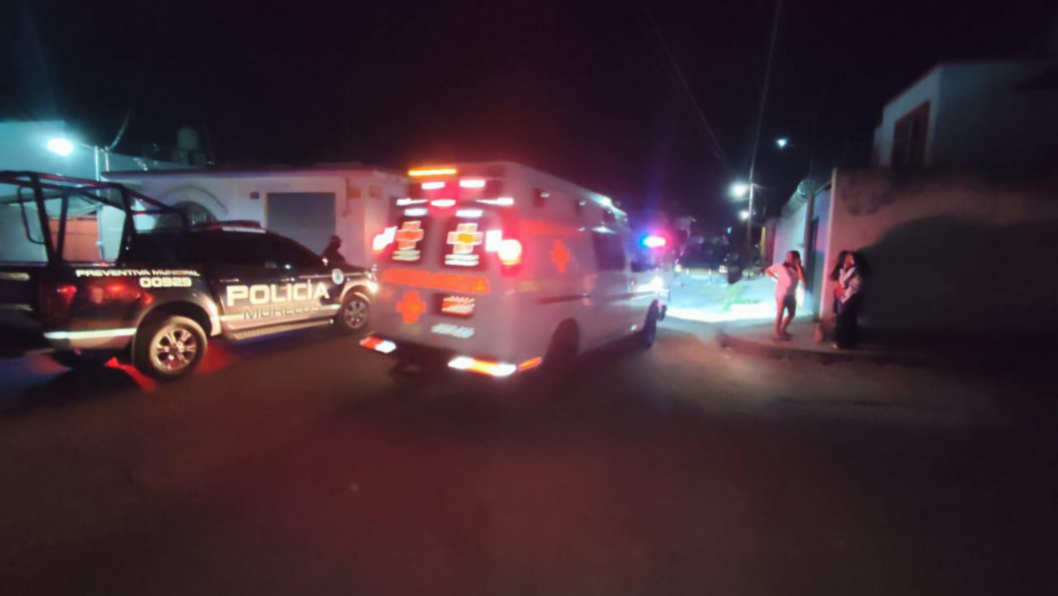 ATACAN NARCOTIENDA EN CUAUTLA; DOS HOMBRES MURIERON