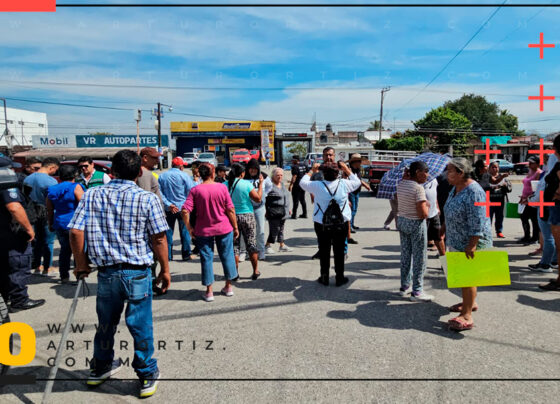 Bloqueo en Galeana: Exigen solución a corte de luz en Zacatepec