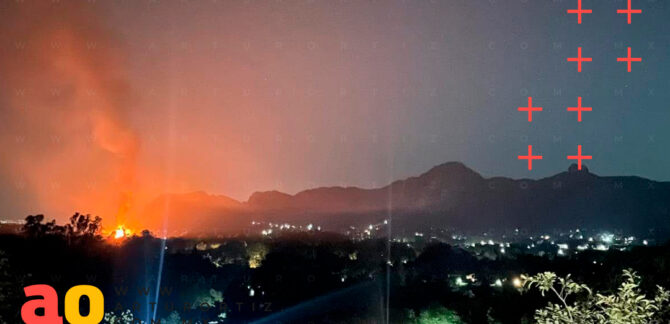 Autoridades investigan la causa del incendio en el Hotel en Tepoztlán.