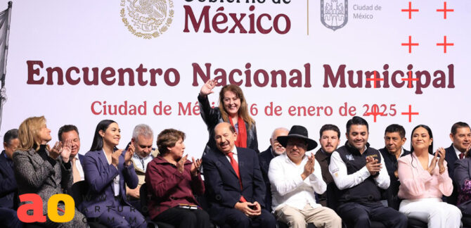 Margarita González Saravia respalda llamado de unidad en el Encuentro Nacional Municipal.