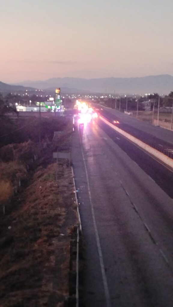 Choca Patrulla de la Guardia Nacional contra un trailer en la autopista Acapulco-Cuernavaca a la altura de Xochitepec