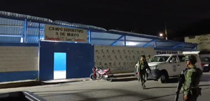 Campo de futbol 3 de mayo