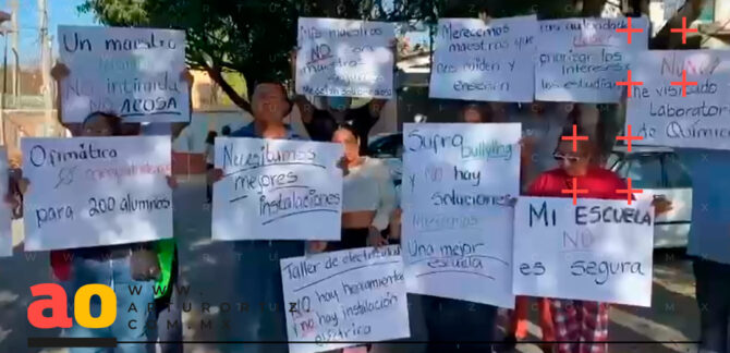 Protestan padres de familia en escuelas de Cuernavaca y Jiutepec