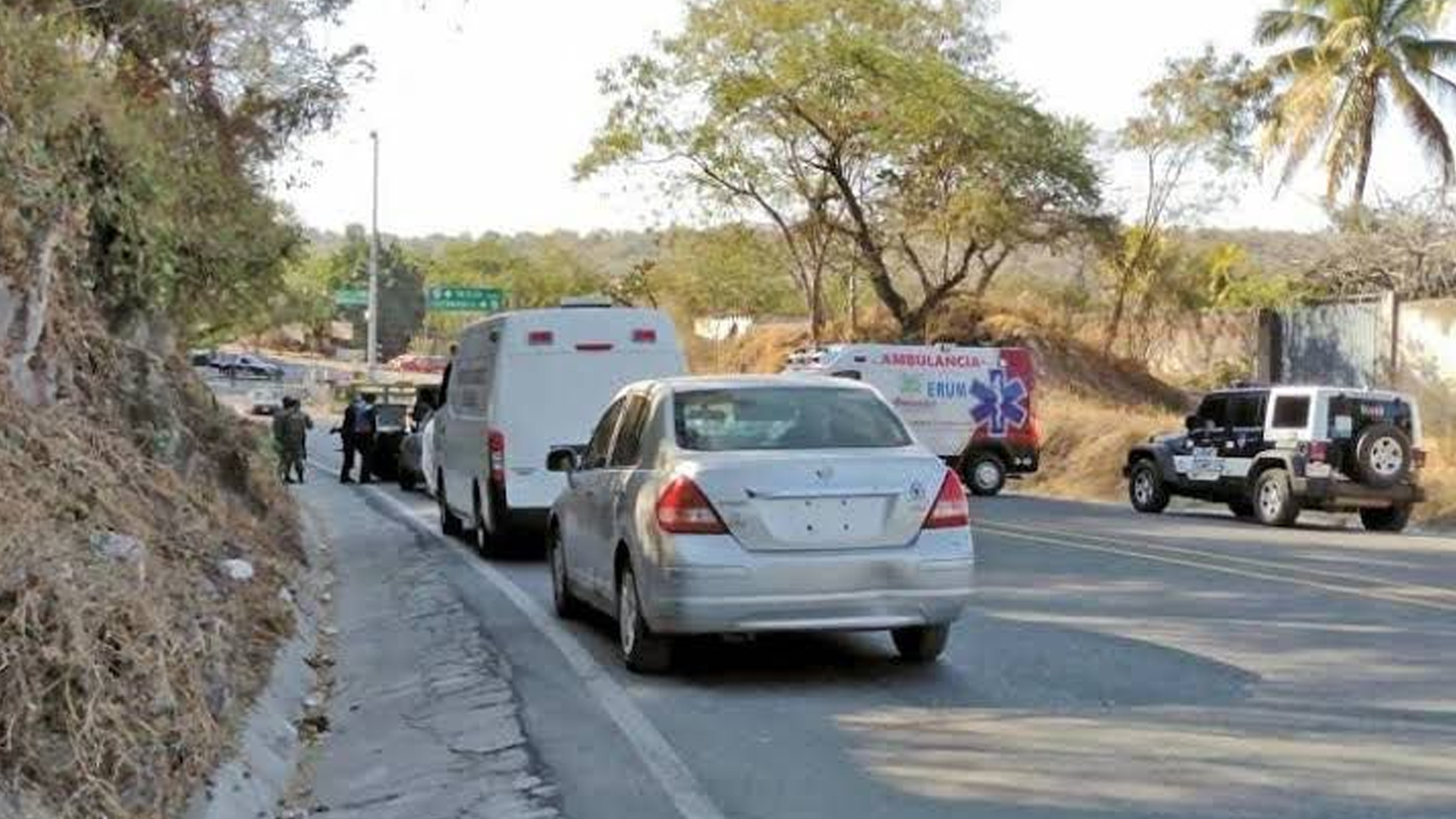PERSECUCIÓN EN LA CARRETERA FEDERAL CUERNAVACA-TAXCO DEJA COMO SALDO UNA PERSONA HERIDA