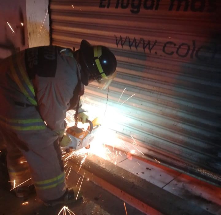 INCENDIAN UNA MUEBLERÍA EN LA COLONIA LÁZARO CÁRDENAS EN CUAUTLA