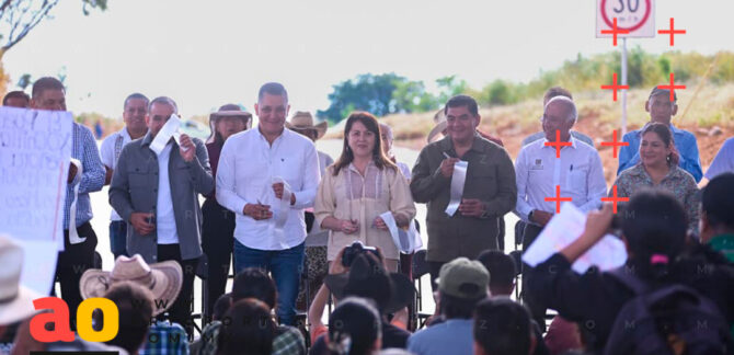 Gobernadora inaugura pavimentación en Xochitlán