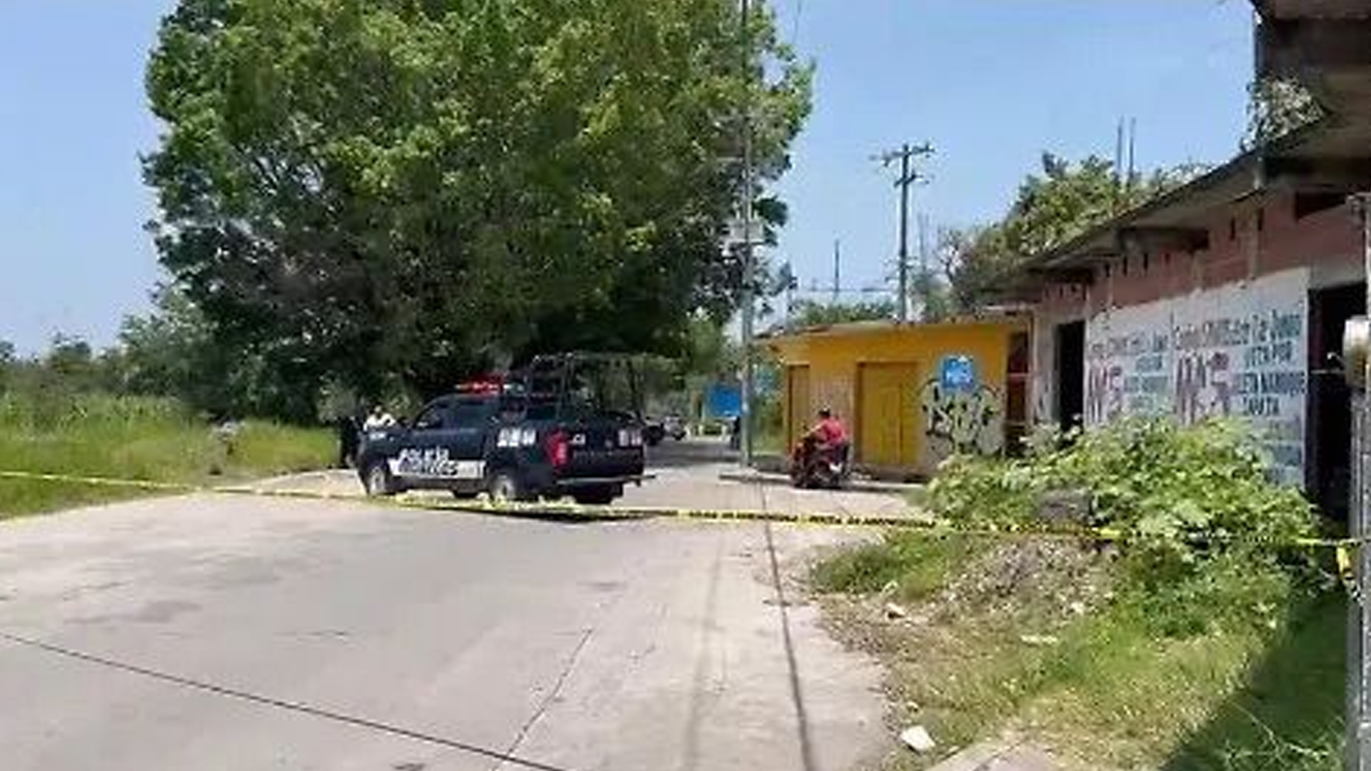 ABANDONAN CON HERIDAS POR ARMA DE FUEGO EL CADÁVER DE UN HOMBRE EN TEPALCINGO