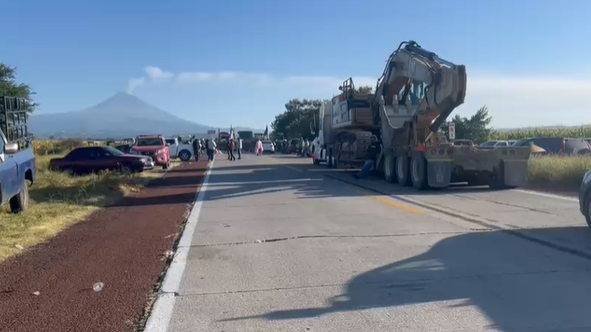 MANTIENEN CERRADA AUTOPISTA SIGLO XXI EJIDATARIOS DE LA REGIÓN ORIENTE