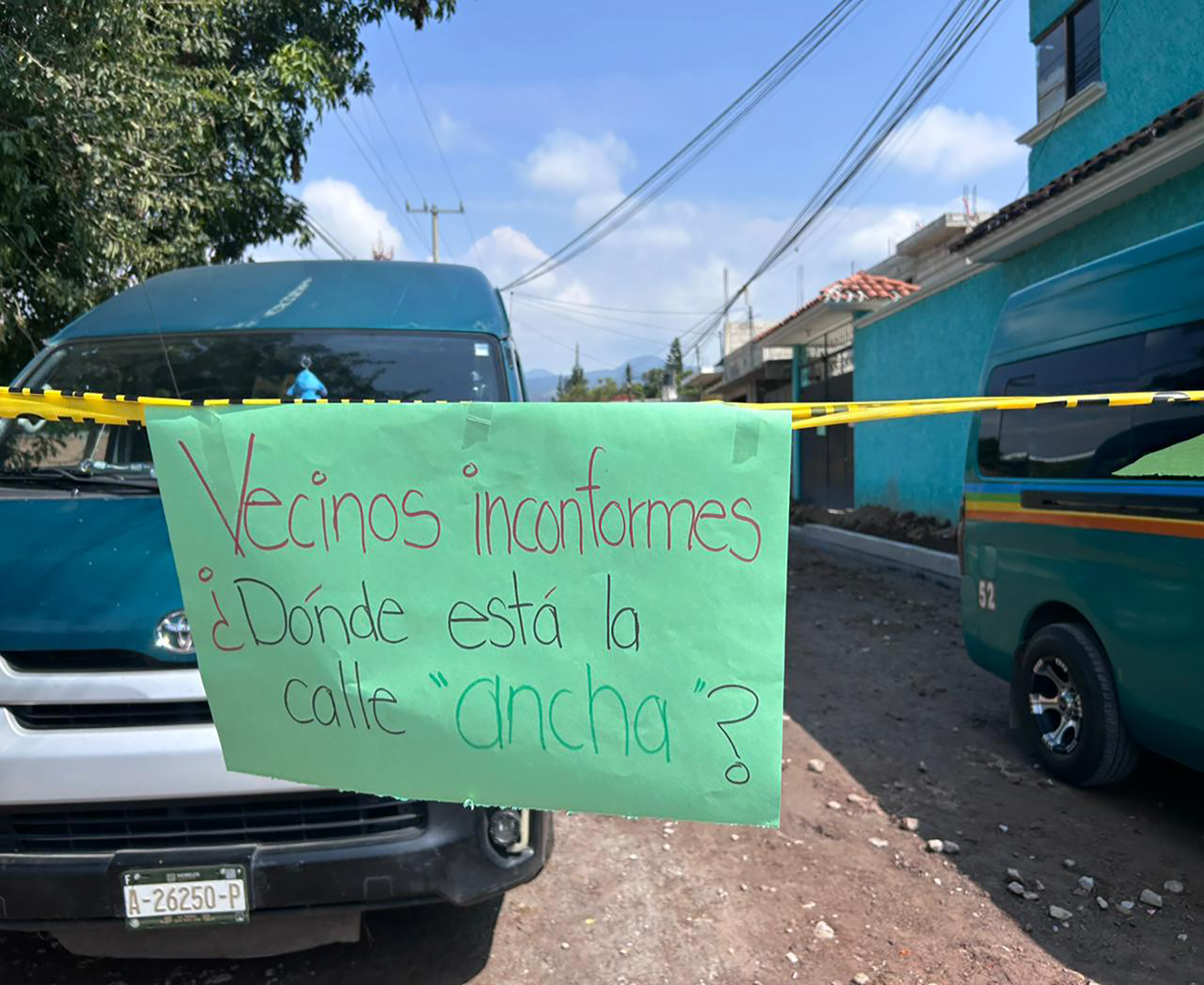 CIERRAN CALLE Y DETIENEN OBRA HABITANTES DE ATLATLAHUCAN