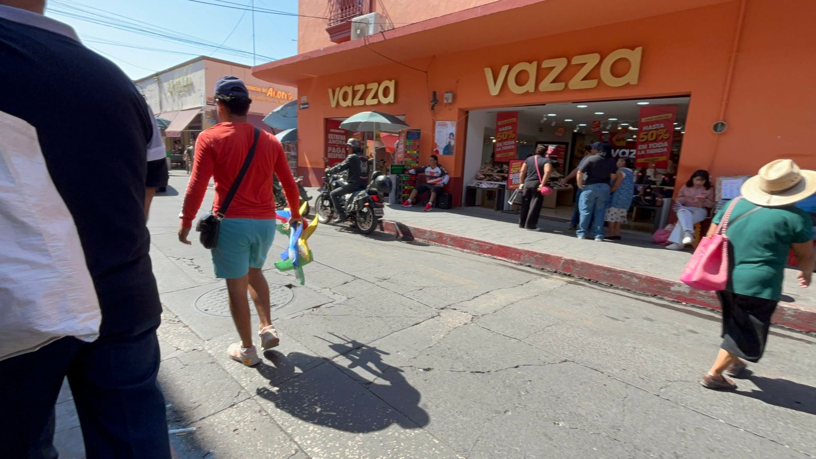 SE REGISTRA ALTA AFLUENCIA EN ZONA COMERCIAL DE CUAUTLA