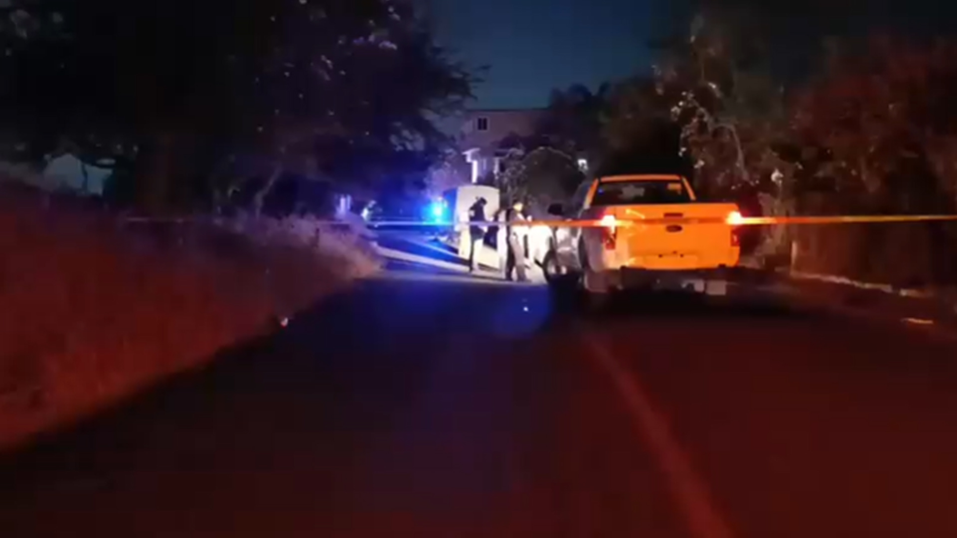 JOVEN PIERDE LA VIDA TRAS IMPACTAR SU MOTOCICLETA CONTRA UNA RUTA ESTACIONADA EN CUERNAVACA