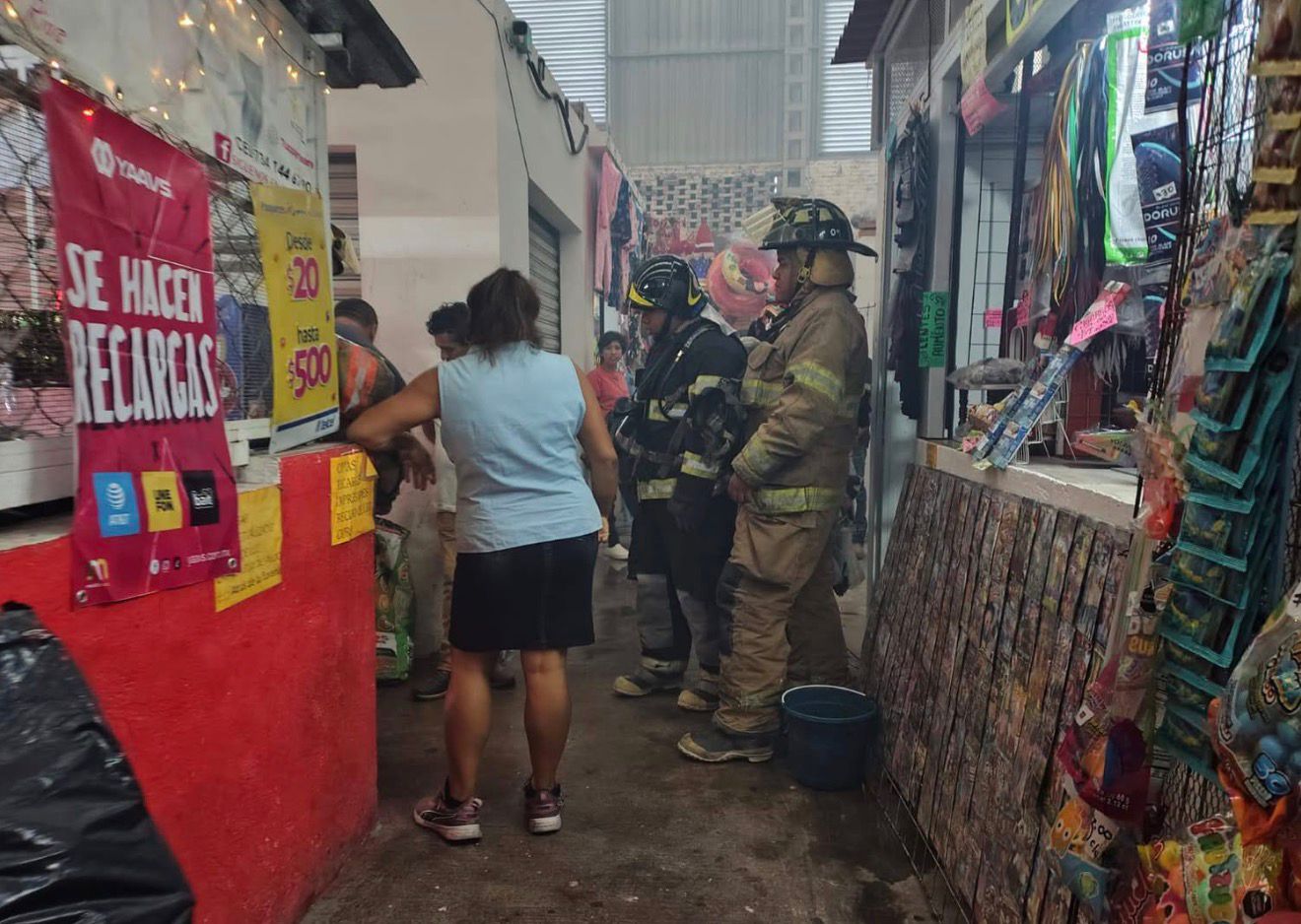 SE REGISTRA INCENDIO EN EL MERCADO DE TEHUIXTLA POR PIROTECNIA