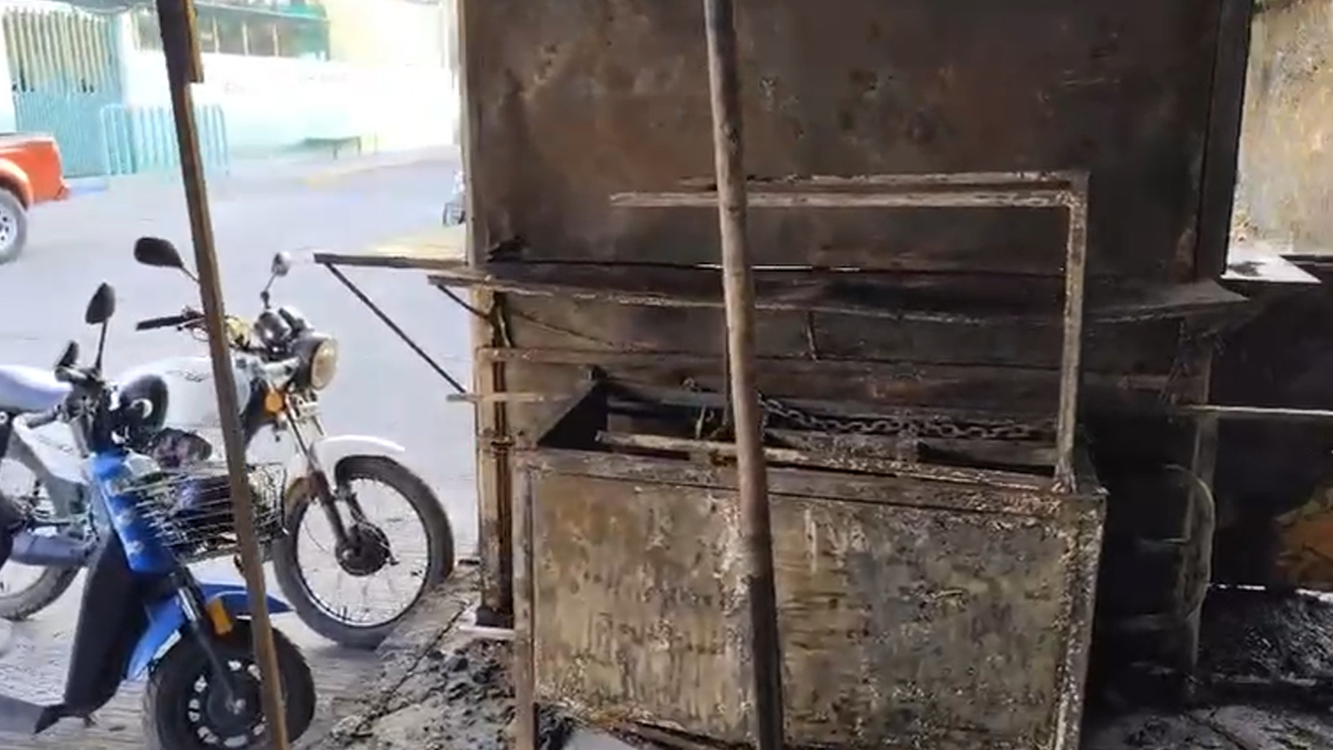 INCENDIAN UN NEGOCIO DE COMIDA EN LA COLONIA MIGUEL HIDALGO EN CUAUTLA