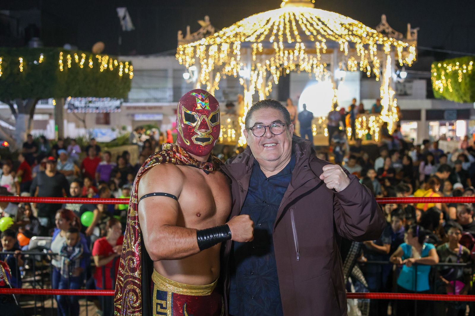 VÍCTOR MERCADO SALGADO ASISTE A FUNCIÓN DE LUCHA LIBRE EN TEJALPA