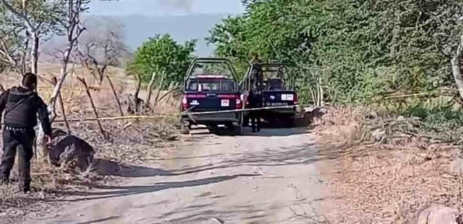 Hallan cuerpo con impacto de bala en terracería de Tlaquiltenango