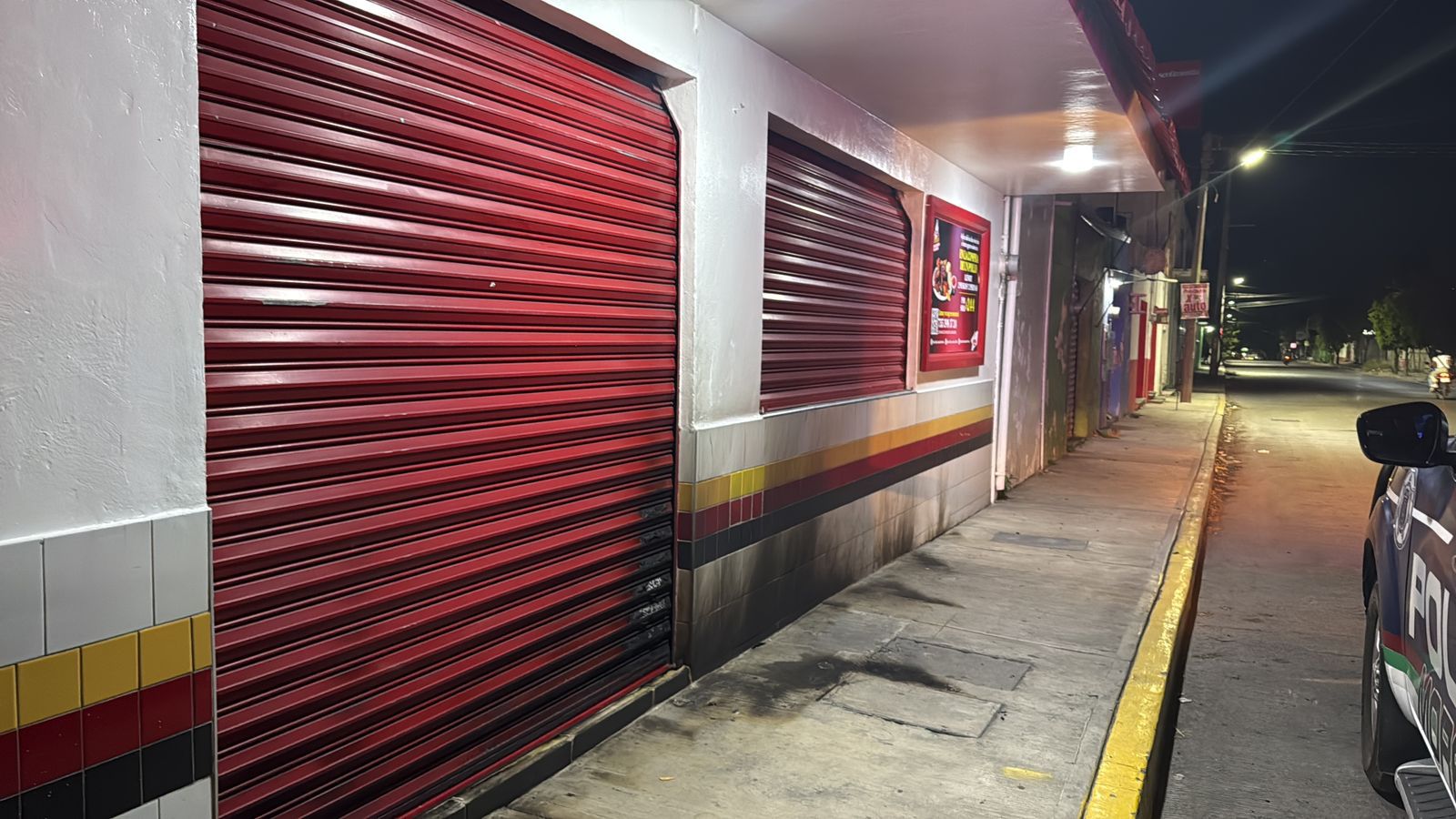 HOMBRES ARMADOS INCENDIAN FACHADA DEL RESTAURANTE POLLO FELIZ EN CUAUTLA
