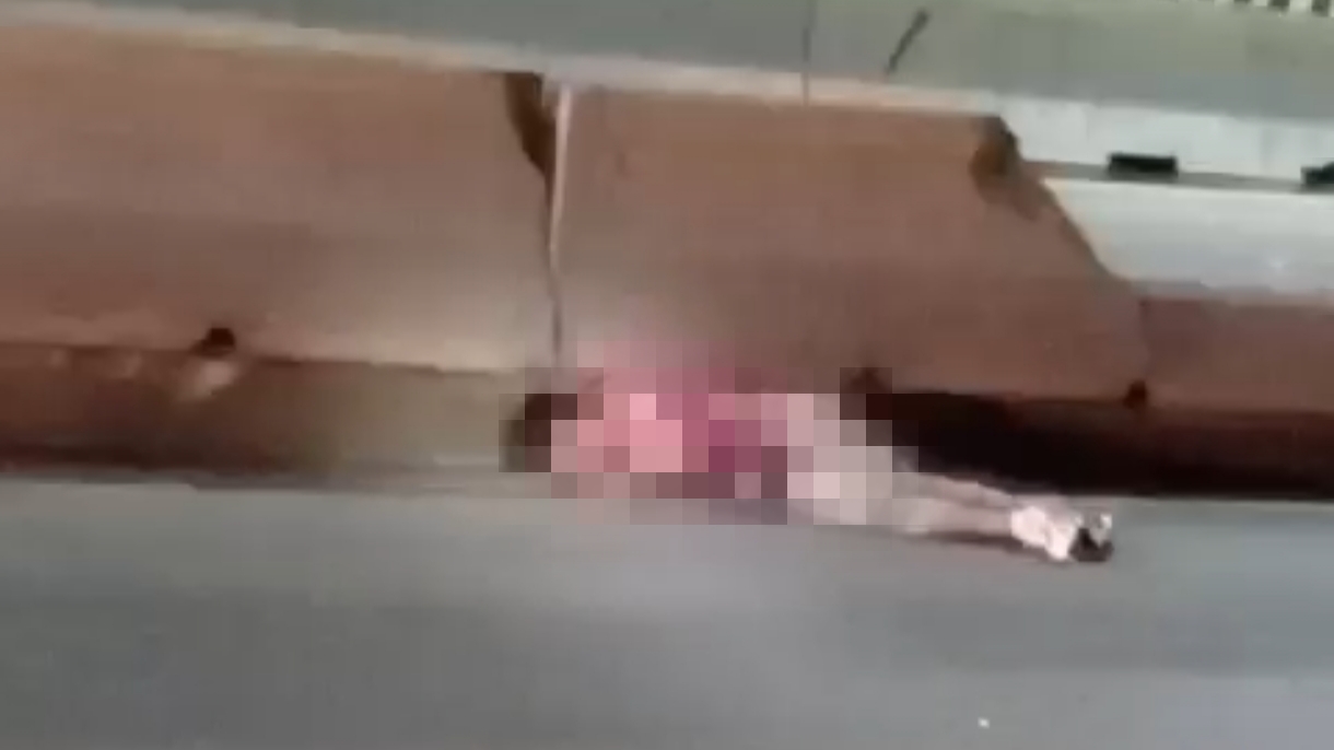 DEJAN CUERPO SIN VIDA EN EL PASO EXPRÉS CUERNAVACA