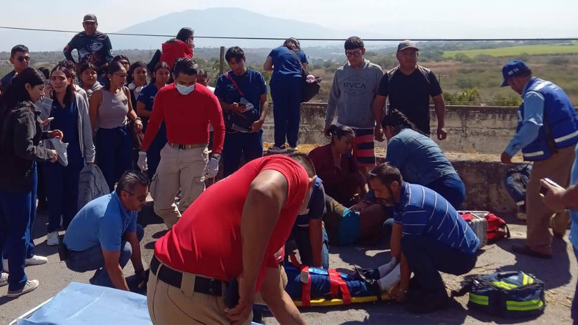 MOTOCICLISTA ATROPELLA A UNA ESTUDIANTE EN JOJUTLA