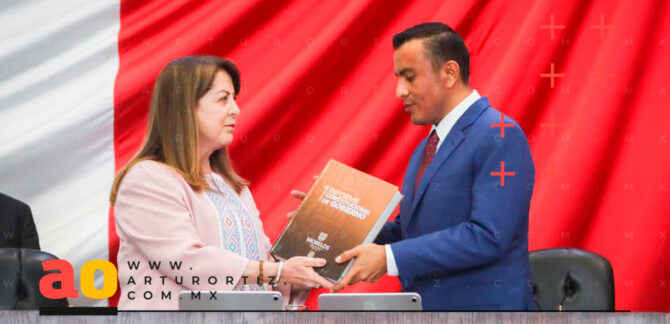 Gobernadora entrega Primer Informe Congreso Morelos