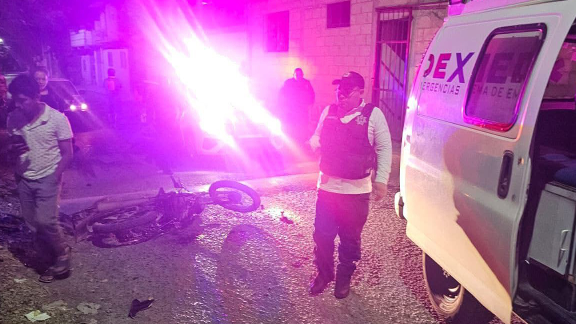CHOQUE FRONTAL ENTRE DOS MOTOCICLETAS DEJA UN HOMBRE MUERTO EN JIUTEPECC