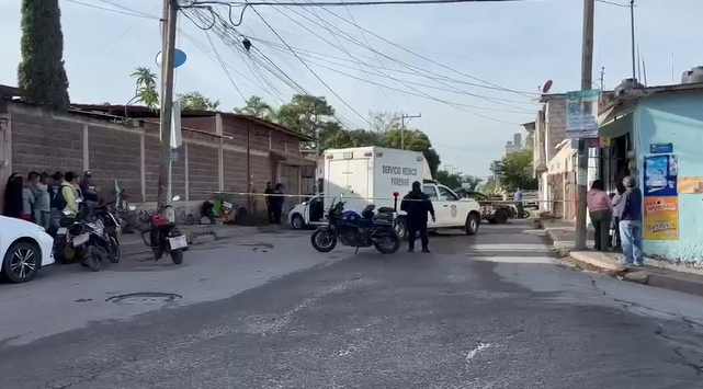 MOTOCICLISTA MUERE TRAS DERRAPAR EN PAVIMENTO MOJADO EN EMILIANO ZAPATA