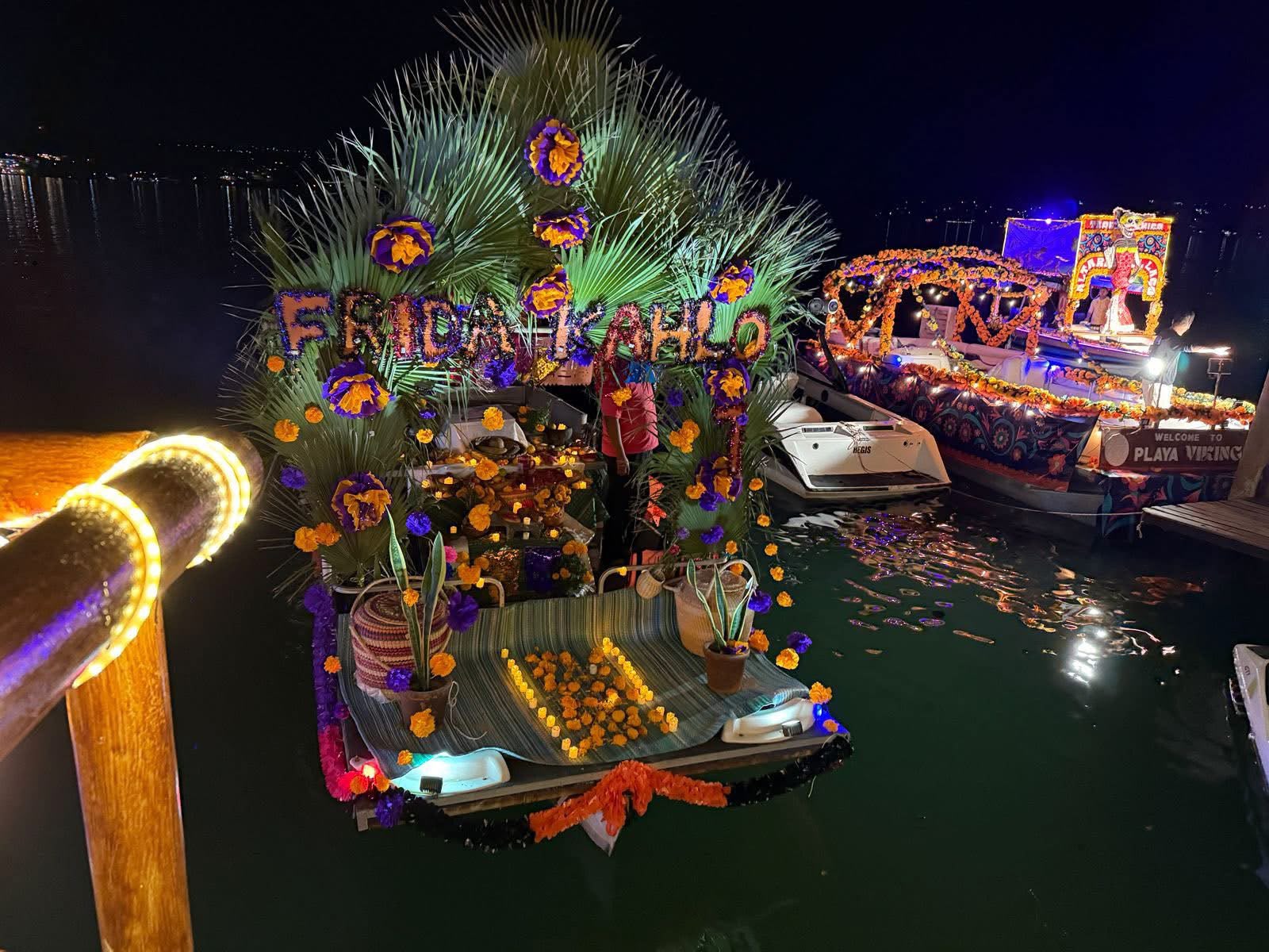 ALTARES EN EL LAGO: TEQUESQUITENGO SE PREPARA PARA UNA PROCESIÓN DE DÍA DE MUERTOS