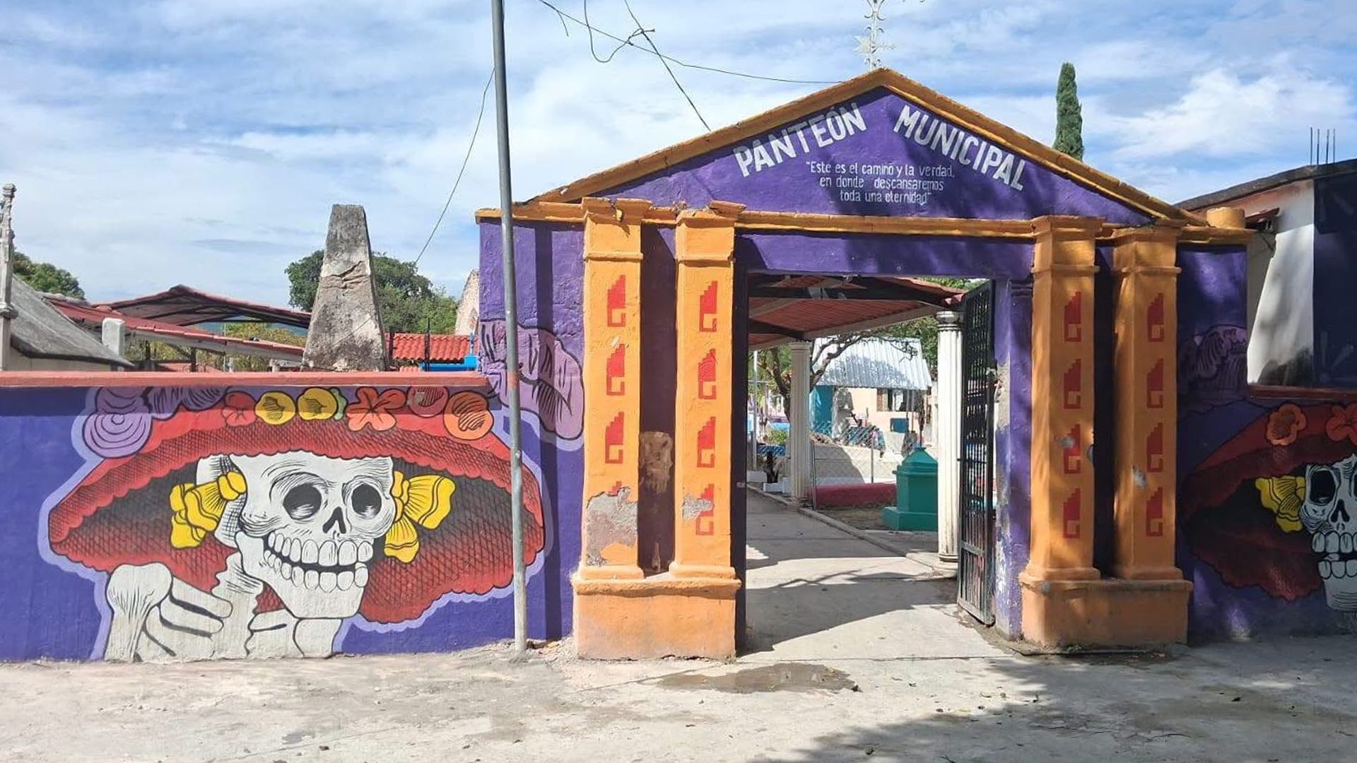 TETECALA PREPARA PANTEONES PARA RECIBIR A VISITANTES DURANTE DÍA DE MUERTOS