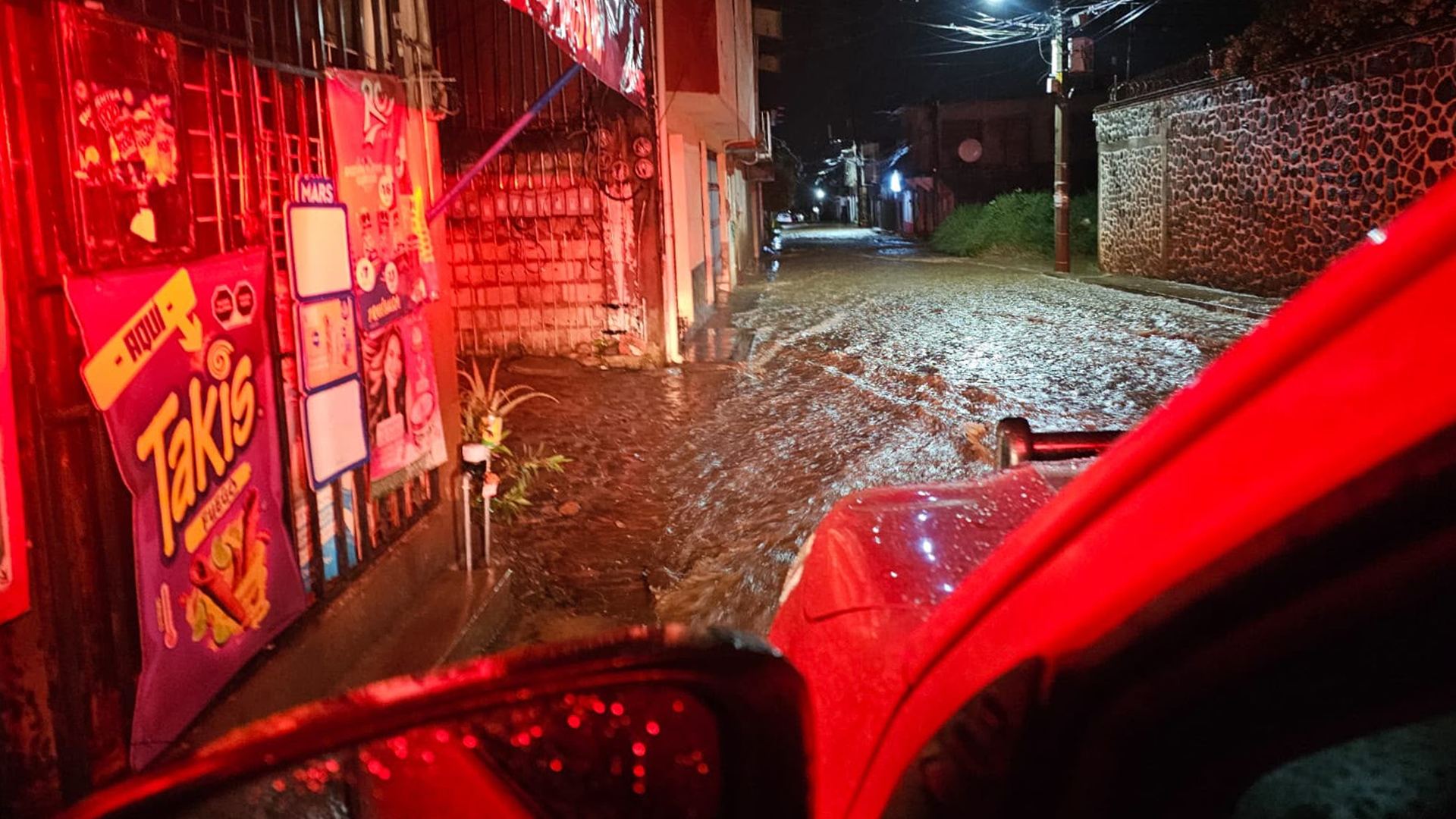 LLUVIAS DE LAS ÚLTIMAS HORAS PROVOCA INCENDIOS Y RIESGOS ESTRUCTURALES EN CUERNAVACA
